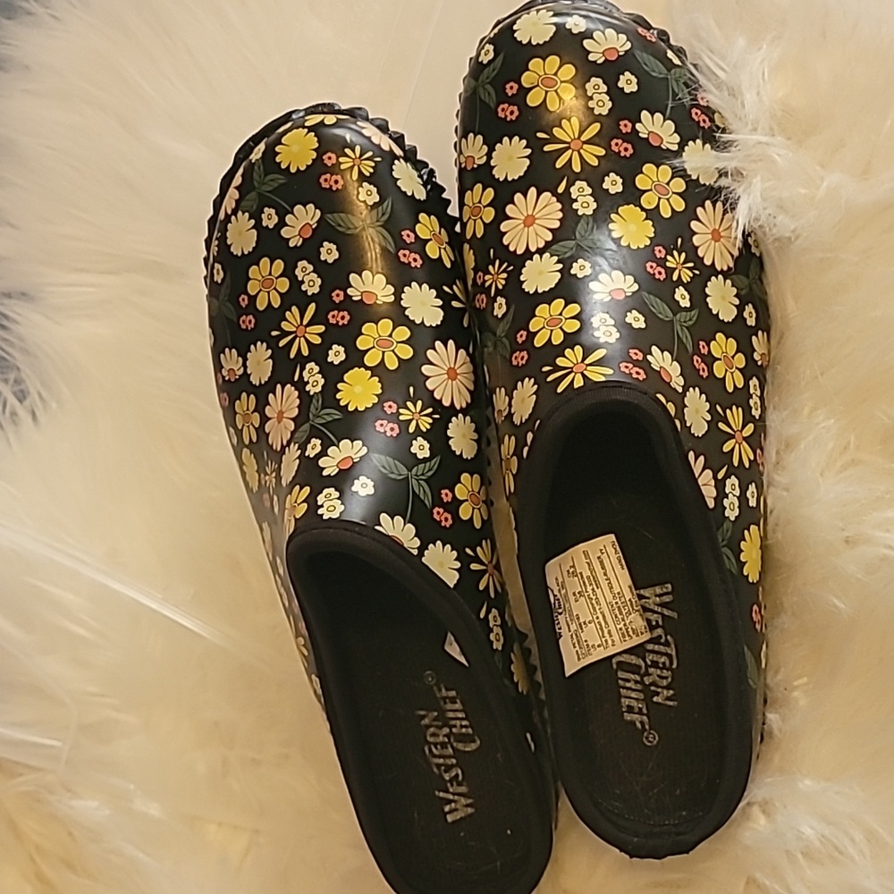 Rain shoes